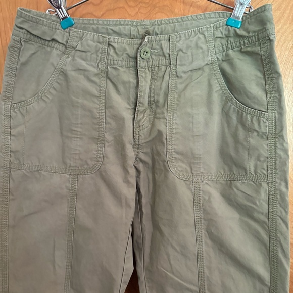 The North Face Women's Olive Green Convertible Outdoor Utility Pants, Size 4 - Picture 4 of 8